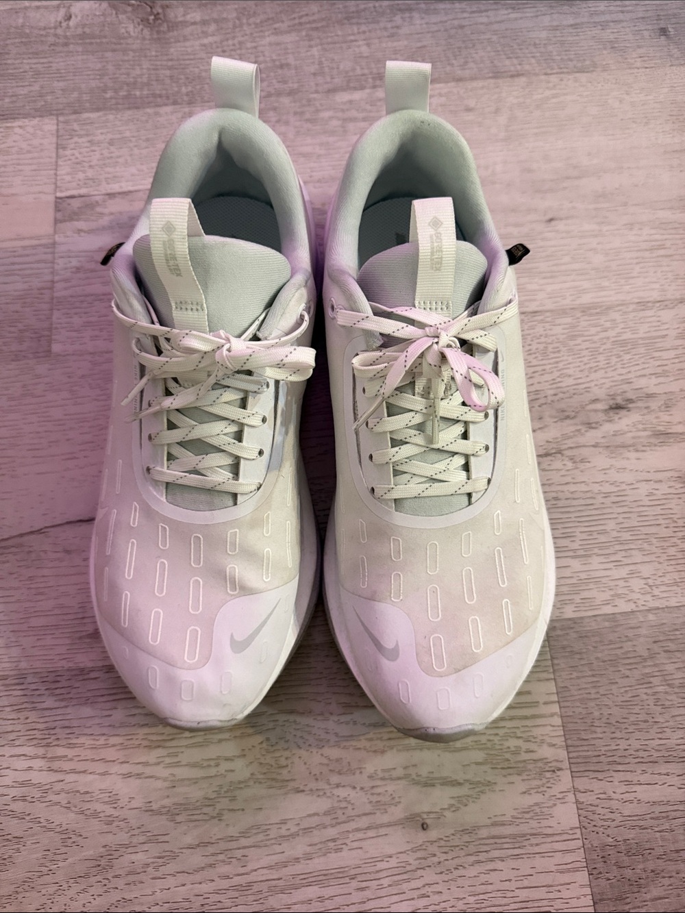 Nike Mens Light Gray and White Low-Top Sneakers